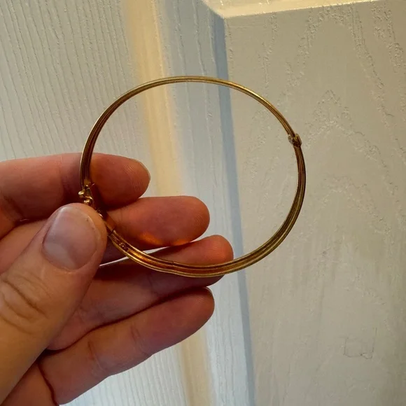 18k Gold Engraved Bangle Bracelet - Picture 6 of 7